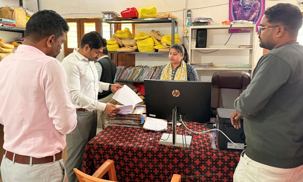 सिंगरौली : तहसीलदार कोर्ट का औचक निरीक्षण, लापरवाही पर नायब तहसीलदारों को नोटिस