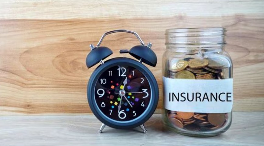 Banks will no longer be able to force you to buy insurance. The Finance Minister and the RBI are preparing to implement stricter regulations against mis-selling. Customers will receive a full refund for mis-sold products. Learn about the new rules and your rights.