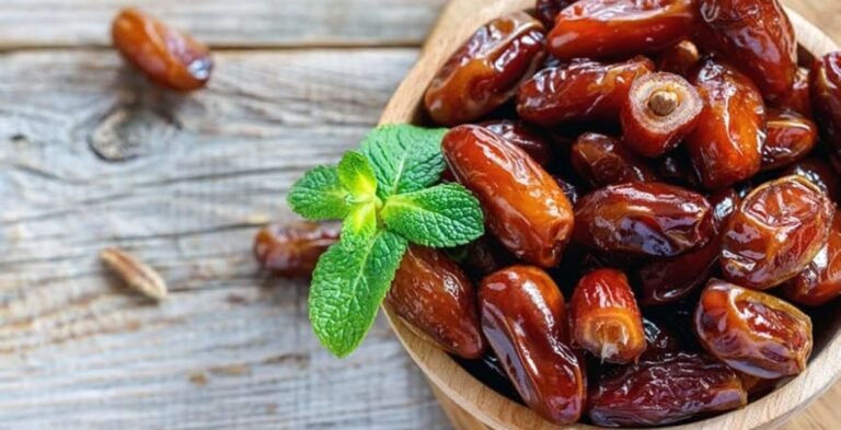 Ramadan 2026 : खजूर से ही क्यों खोलते हैं रोजा? जानिए धार्मिक कारण और सेहत के बड़े फायदे