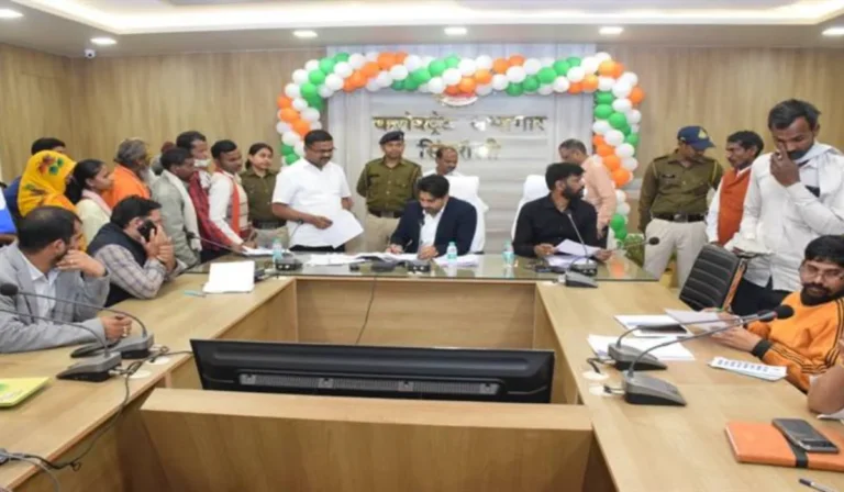 सिंगरौली : कलेक्टर की जनसुनवाई में 325 आवेदनों पर सुनवाई, कई का मौके पर निराकरण