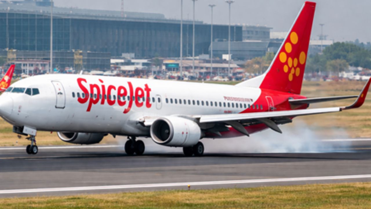 SpiceJet Flight Technical Fault: दिल्ली से लेह जा रही फ्लाइट में खराबी, 150 यात्रियों की सुरक्षित लैंडिंग