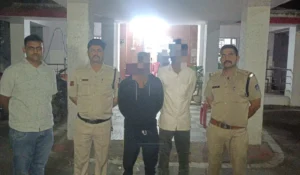 नवानगर पुलिस ने गांजा बेचते 02 आरोपियों को पकड़ा, एक फरार।
