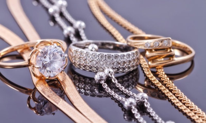 Gold Price Today : मध्य प्रदेश में सोना ₹5,800 महंगा, चांदी ₹10,000 उछली, सर्राफा बाजार में बड़ी हलचल