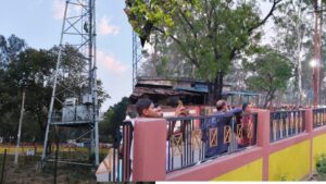 सिंगरौली में हाईवोल्टेज ड्रामा, कंपनी के वादे से त्रस्त टॉवर पर चढ़ी 2 महिलाएं