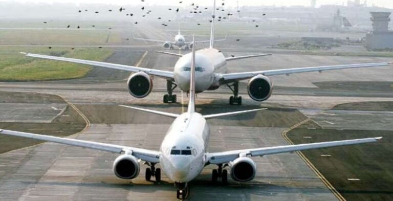 Indore Airport Runway Issue : तकनीकी खराबी के कारण दो फ्लाइट भोपाल डायवर्ट, कुछ देर के लिए उड़ान संचालन रुका