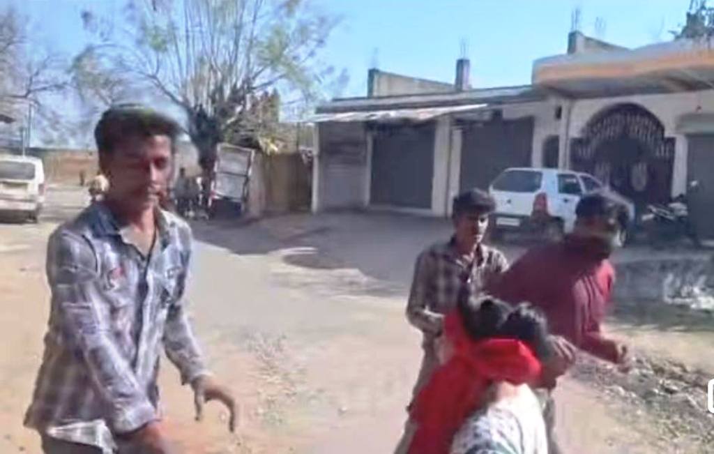 सिंगरौली के खुटार में होली पर खूनी संघर्ष, तीन लोगों पर चाकू से हमला