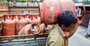 LPG Booking Rule 2026 : मिडिल ईस्ट संकट के बीच सरकार ने बढ़ाया सिलेंडर बुकिंग अंतराल, अब 25 दिन बाद ही होगी नई बुकिंग