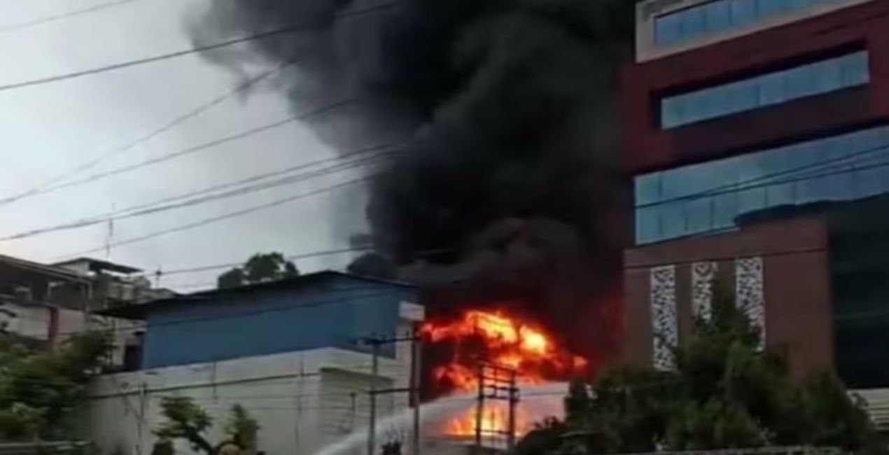 Noida Fire News : नोएडा की कंपनी बिल्डिंग में भीषण आग, दमकल की कई गाड़ियां मौके पर