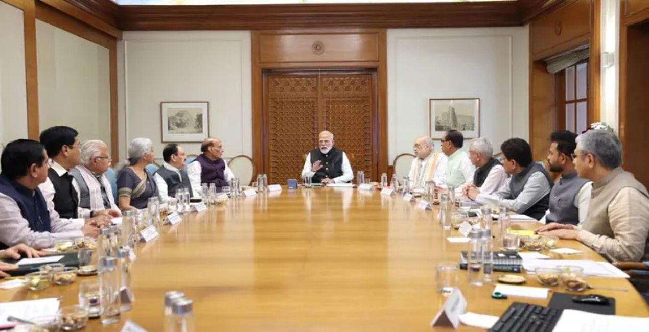 पश्चिम एशिया संकट पर पीएम मोदी की अहम बैठक, तेल-गैस आपूर्ति और सुरक्षा पर फोकस