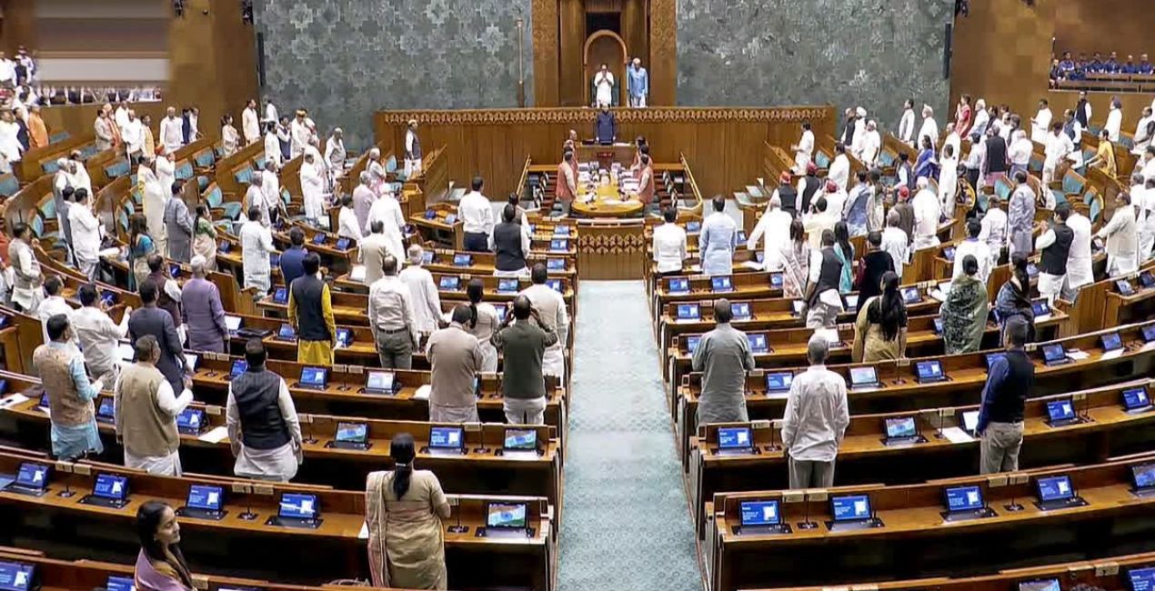 Parliament News: लोकसभा में विपक्ष का हंगामा, स्पीकर के खिलाफ प्रस्ताव पर चर्चा