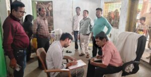 लक्ष्मी मार्केट की राशन दुकान में भारी अनियमितता, स्टॉक कम मिलने पर प्रशासन सख्त