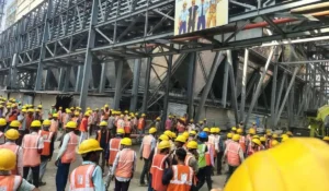 पावर प्लांट में मजदूर की मौत के बाद बवाल, गुस्साए श्रमिकों ने की तोड़फोड़ और मारपीट