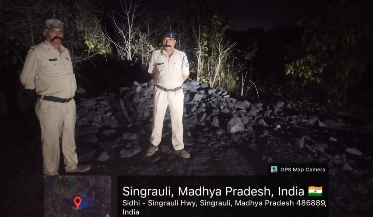 खनिज विभाग की निगाही खदान के पास अवैध कोयला भंडारण पर कार्रवाई, डंपर एंव जेसीबी जब्त।