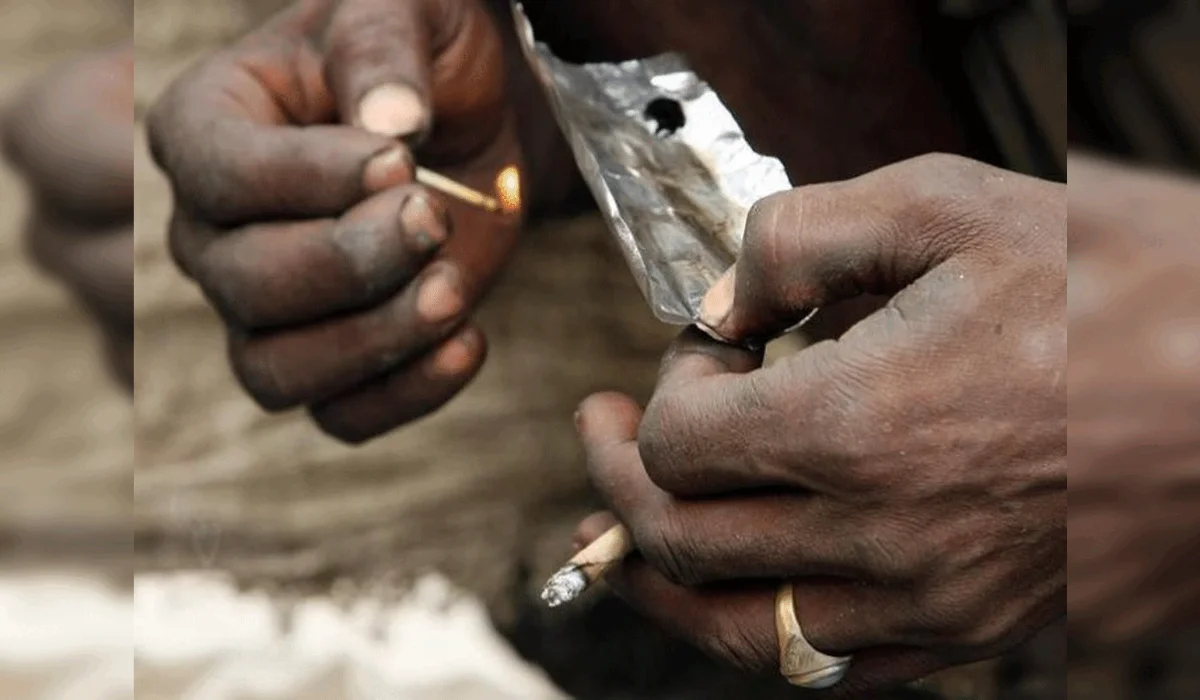 अवैध मादक पदार्थ बिक्री पर विंध्यनगर पुलिस का शिकंजा,स्मैक के साथ तस्कर गिरफ्तार।
