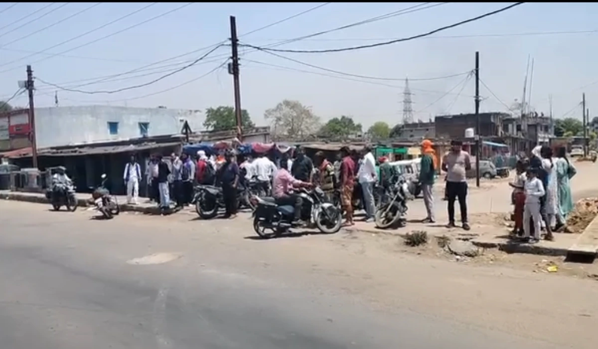 सिंगरौली मे दो बाइकों की टक्कर में तीन युवक घायल।