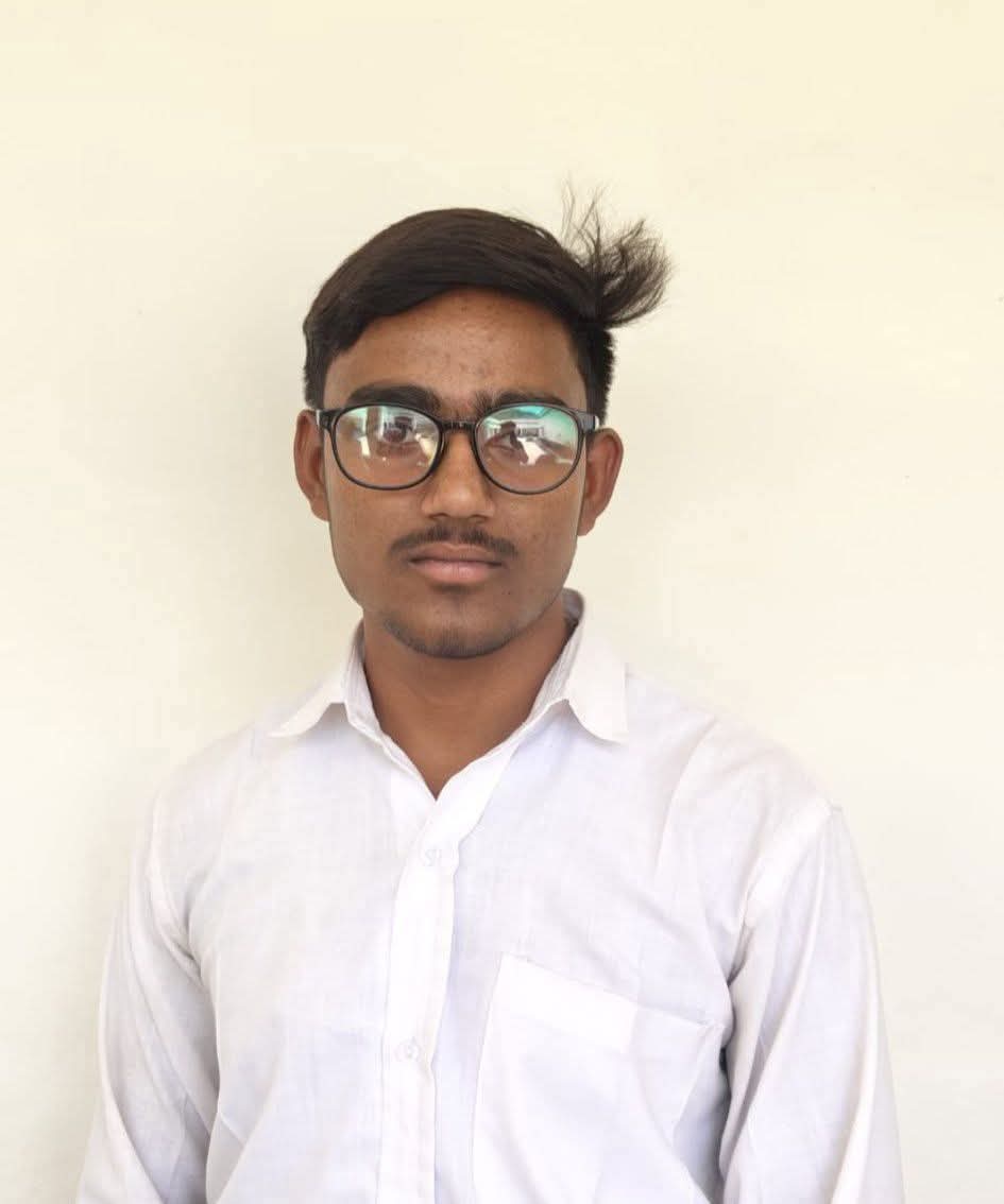 सिंगरौली के अवनीश नाई ने रचा इतिहास, 500 में से 497 अंक कर प्रदेश में पाया तीसरा स्थान