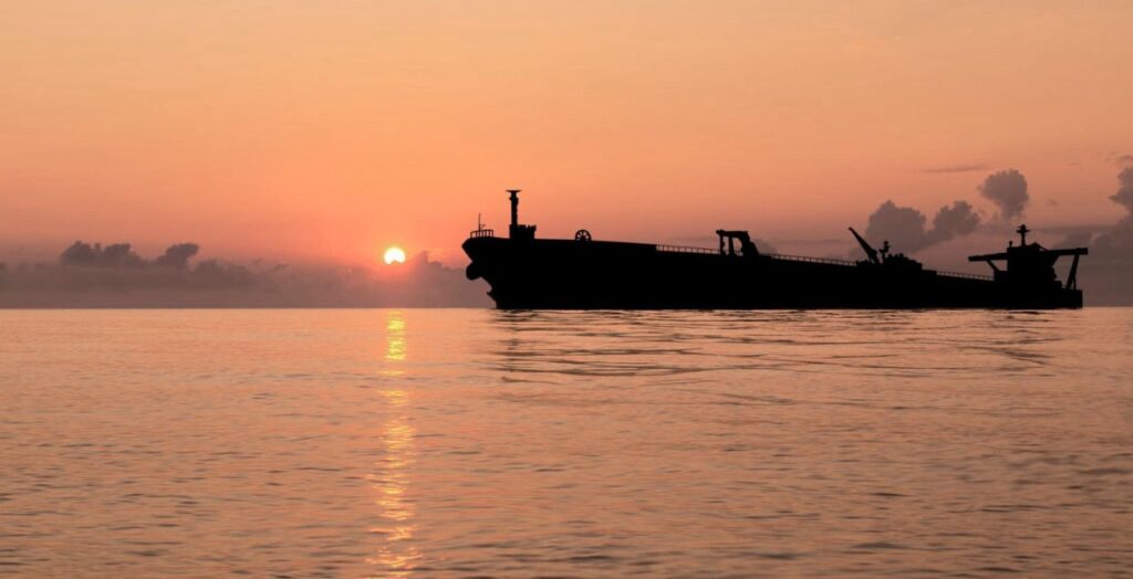 Strait of Hormuz खुला : ईरान का बड़ा ऐलान, तेल कीमतों में 10% गिरावट