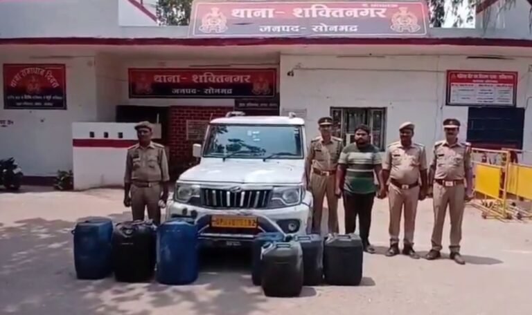 शक्तिनगर पुलिस द्वारा डीजल चोरी मामले में बरामद डीजल और बोलेरो वाहन।