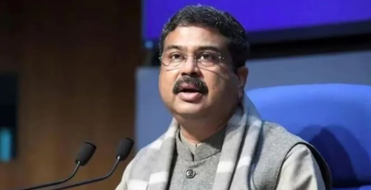 धर्मेंद्र प्रधान ने इस्तीफे की मांग पर तोड़ी चुप्पी, कांग्रेस पर छात्रों के राजनीतिक इस्तेमाल का लगाया आरोप