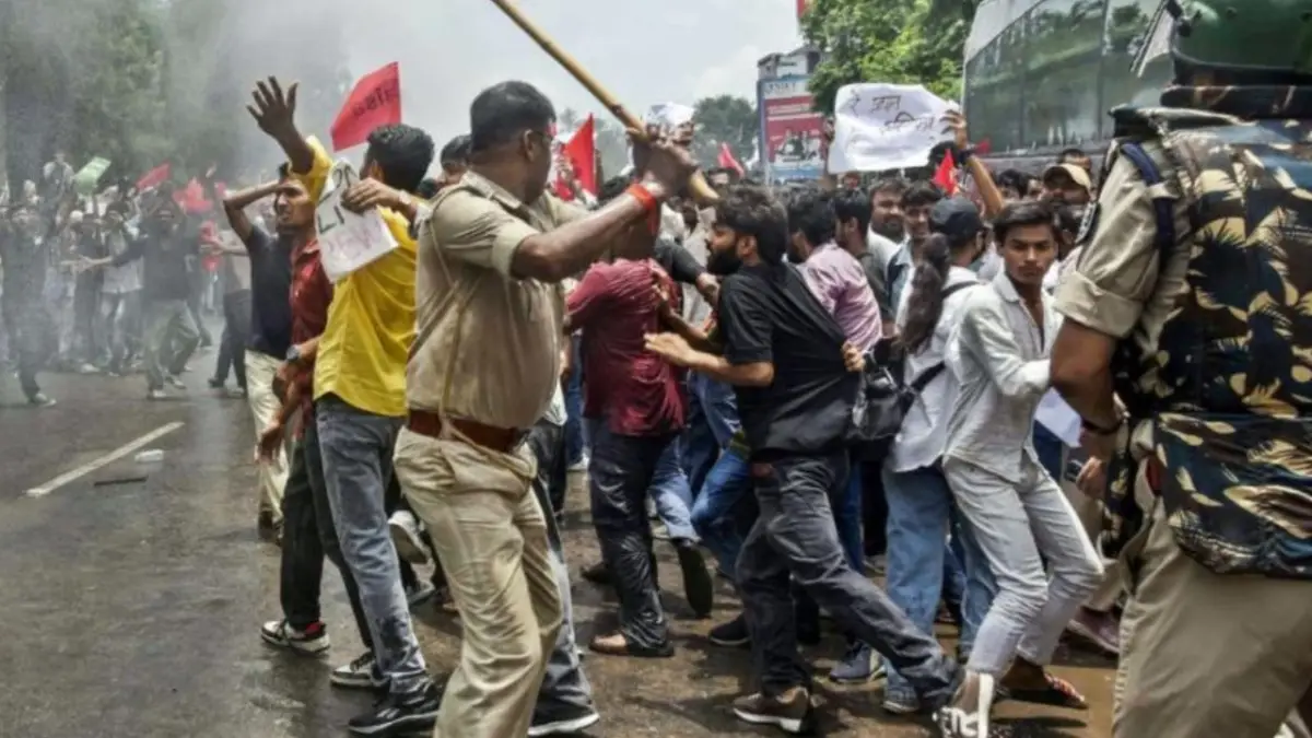 CJP प्रोटेस्ट के बाद भी छात्रों पर कार्रवाई जारी? गिरफ्तारी, हिरासत और सोशल मीडिया पोस्ट हटाने के आरोपों से बढ़ा विवाद