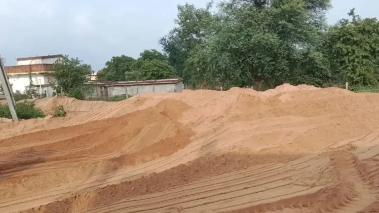 सिंगरौली जिले में 220 घन मीटर अवैध रेत जब्त, खनिज विभाग की कार्रवाई।