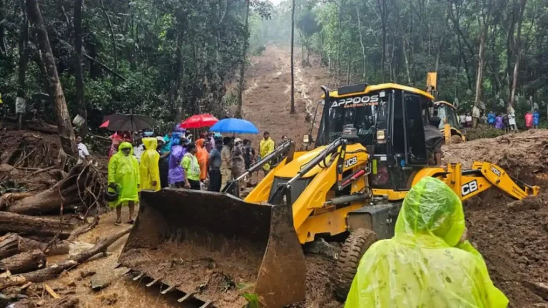 केरल में भारी बारिश से तबाही, 8 की मौत; भूस्खलन और बाढ़ से जनजीवन अस्त-व्यस्त
