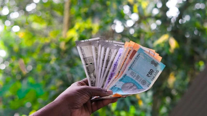 सालों से बंद बैंक अकाउंट में फंसा है पैसा? RBI ने बताया दोबारा चालू करने का आसान तरीका
