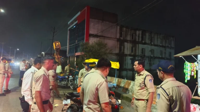 शराब दुकानों के आसपास अव्यवस्था पर पुलिस का एक्शन, मचा हड़कंप