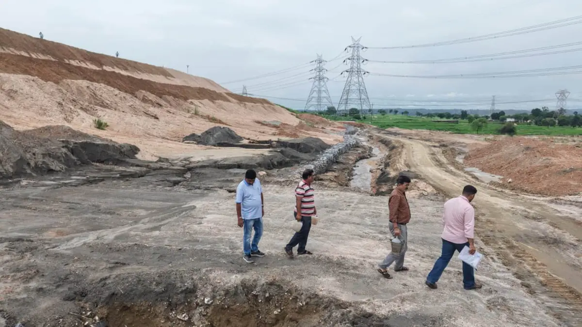 Singrauli News, Sasan Power Ash Dyke, MPPCB Action, Fly Ash Pollution, Gaurav Banel Singrauli, Environmental News MP