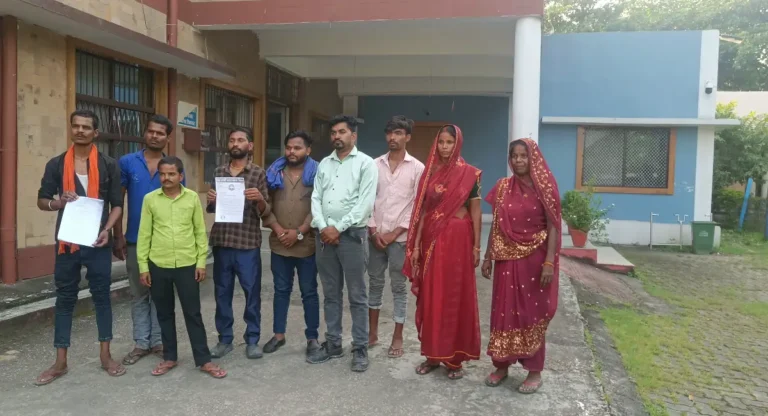 सिंगरौली: माड़ा मारपीट मामले में भीम आर्मी ने पुलिस अधीक्षक को ज्ञापन सौंपा, की रणधीर सिंह की गिरफ्तारी की मांग