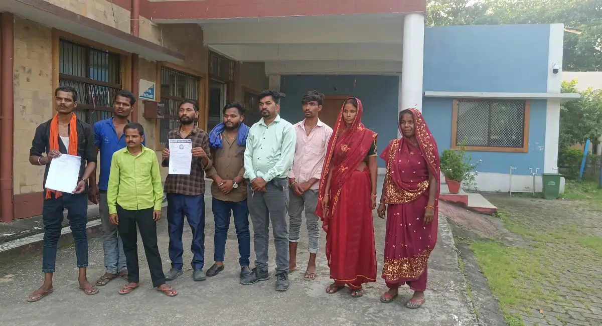 सिंगरौली: माड़ा मारपीट मामले में भीम आर्मी ने पुलिस अधीक्षक को ज्ञापन सौंपा, की रणधीर सिंह की गिरफ्तारी की मांग