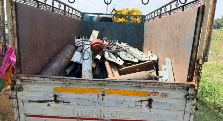 कबाड़ की आड़ में अवैध कारोबार पर कोतवाली पुलिस का शिकंजा,52.90 क्विंटल अवैध लोहे का कबाड़ जब्त
