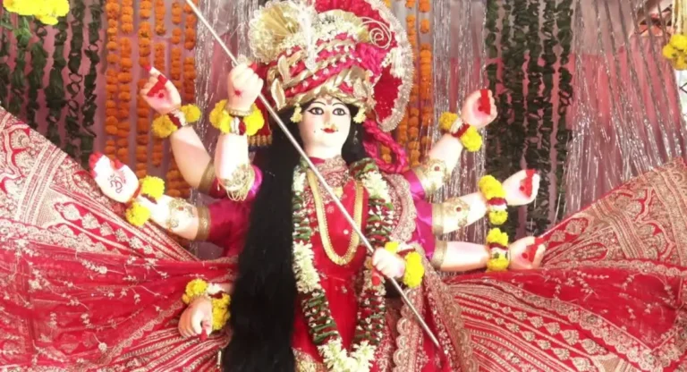 अनूठी दुर्गा झांकी: बैंक लॉकर से निकलते हैं मां जगदम्बा के बेशकीमती आभूषण,