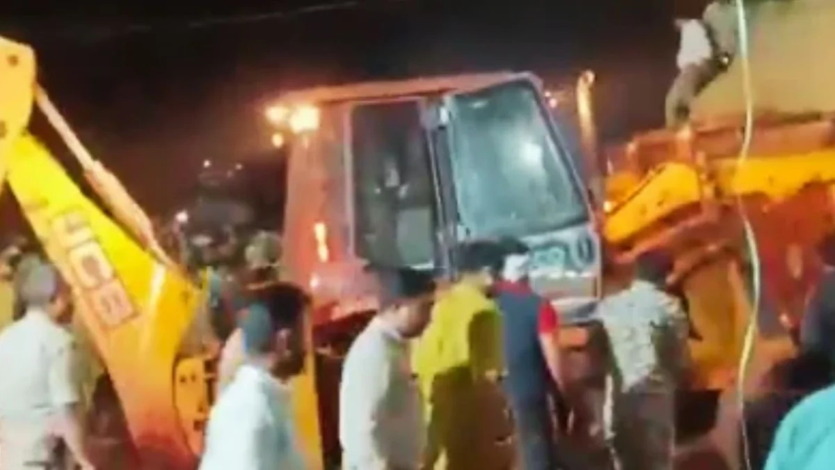 Gwalior मंदिर हादसा : ट्रक की चपेट में आए श्रद्धालु, 13 की मौत