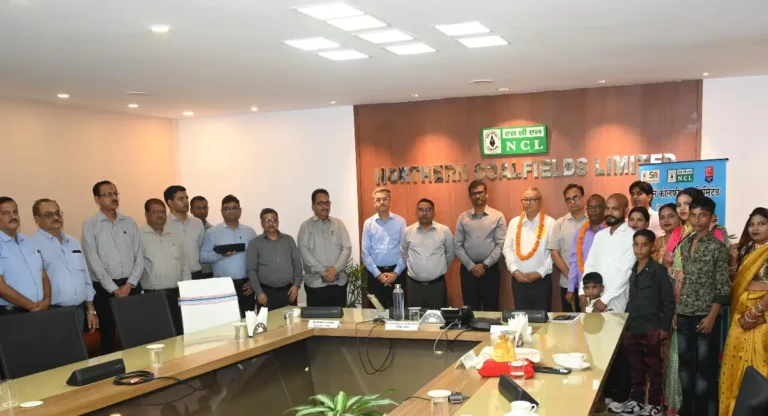 एनसीएल से 40 कर्मी हुए सेवानिवृत्त, समारोह में किया गया सम्मान