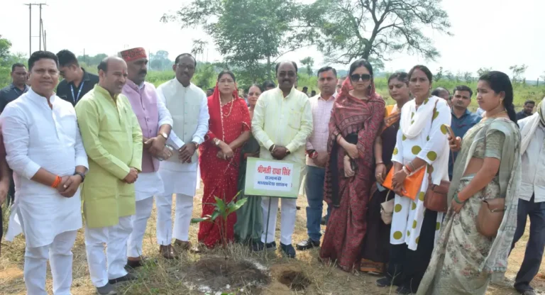सेवा संकल्प अभियान के तहत मुक्तिधाम गनियारी में हुआ वृहद पौधारोपण