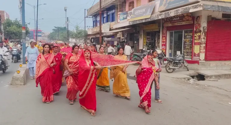 551 मीटर लंबी चुनरी यात्रा में उमड़ा आस्था का सैलाब, जयकारों से गूंजा गनियारी