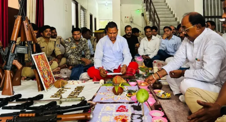 विजयादशमी पर सरई पुलिस ने किया शस्त्र पूजन, शांति और सुरक्षा का लिया संकल्प
