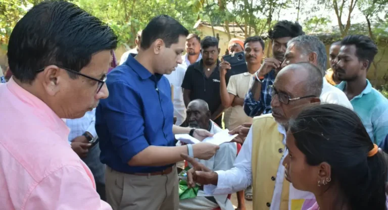 गांव में ही मिलेगी संपत्ति की रजिस्ट्री की सुविधा, स्वामित्व शिविर का कलेक्टर ने किया निरीक्षण